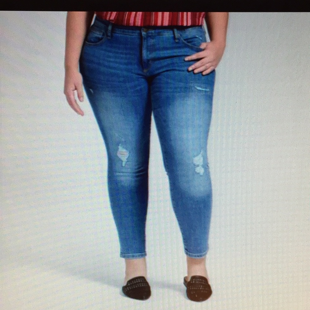 NWT Universal Thread Destructed Skinny Jeans